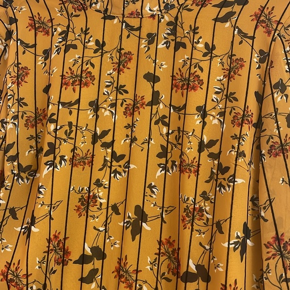 Worn once! Excellent condition! //Vici Floral Romper\\ - Picture 4 of 4